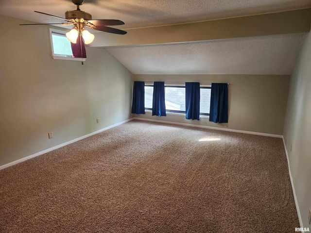 22 COUNTRY Place, Springfield, IL 62703