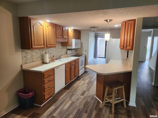 22 COUNTRY Place, Springfield, IL 62703