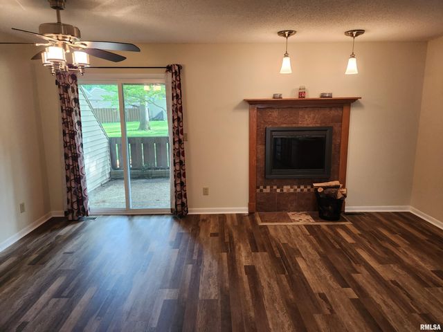 22 COUNTRY Place, Springfield, IL 62703