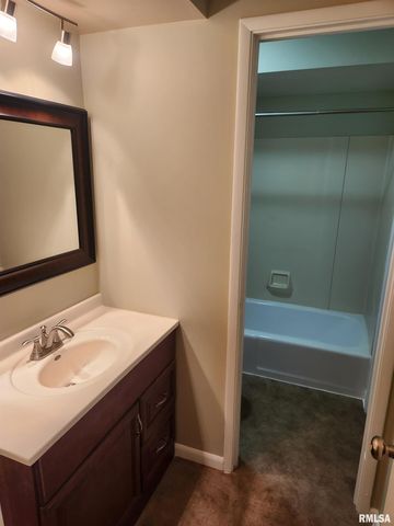 22 COUNTRY Place, Springfield, IL 62703