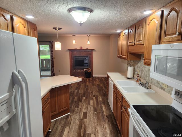 22 COUNTRY Place, Springfield, IL 62703