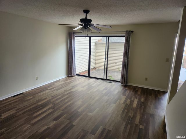 22 COUNTRY Place, Springfield, IL 62703