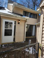 22 COUNTRY Place, Springfield, IL 62703