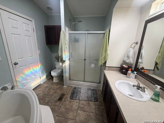 572 RIVER BLUFF CIR, Pipe Creek, TX 78063