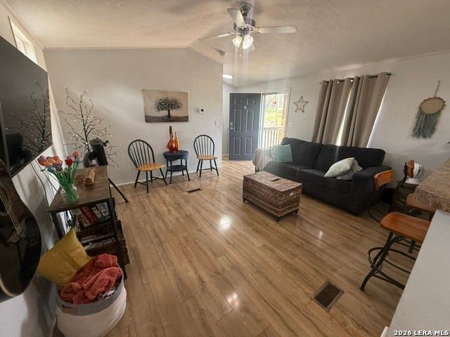 572 RIVER BLUFF CIR, Pipe Creek, TX 78063