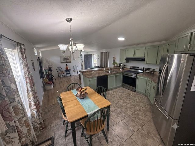 572 RIVER BLUFF CIR, Pipe Creek, TX 78063