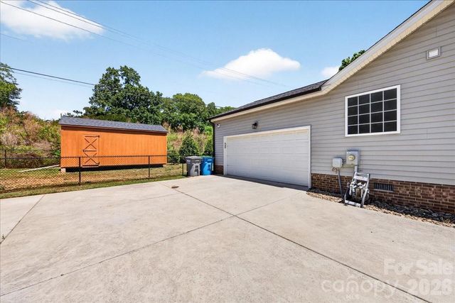 1511 Abbey Court, Belmont, NC 28012