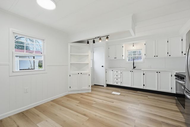 5 Cottonwood Lane, Merrimack, NH 03054