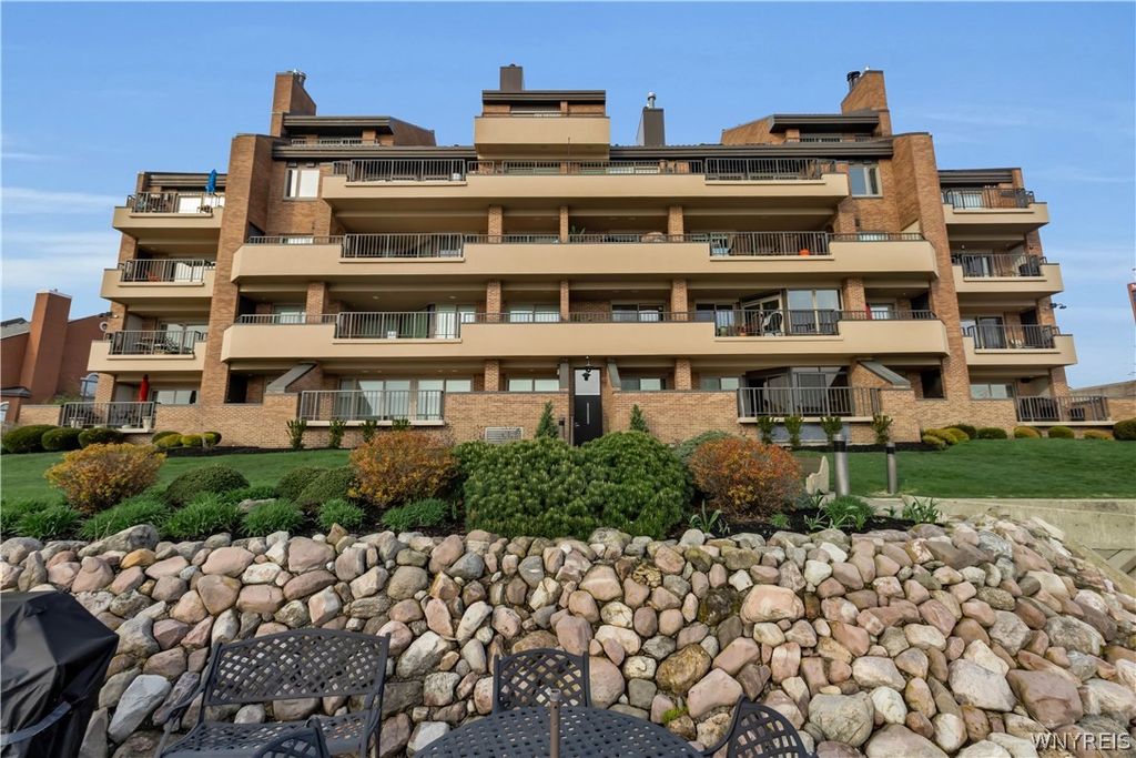 40 Waterfront Circle 401, Buffalo, NY 14202