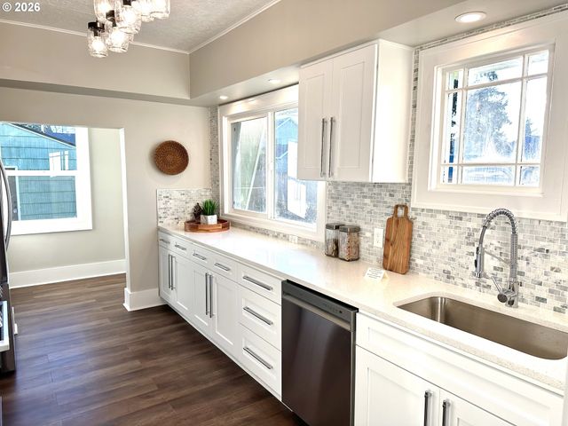 6804 Se CARLTON St, Portland, OR 97206