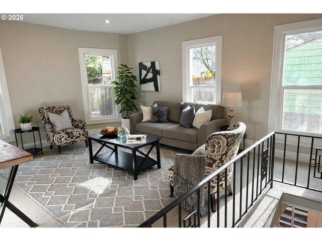 6804 Se CARLTON St, Portland, OR 97206