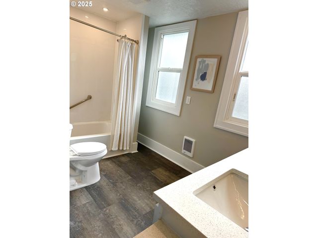 6804 Se CARLTON St, Portland, OR 97206