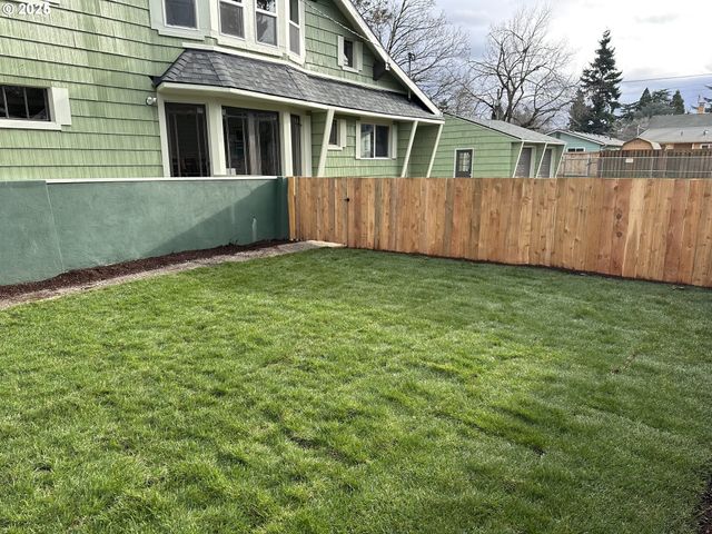 6804 Se CARLTON St, Portland, OR 97206