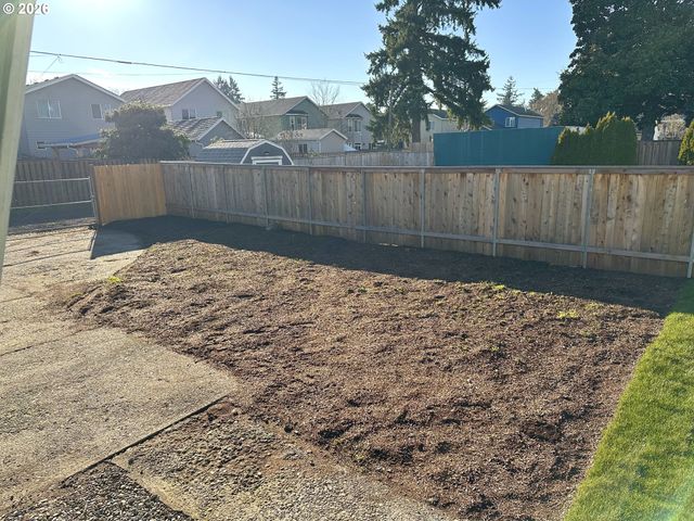 6804 Se CARLTON St, Portland, OR 97206