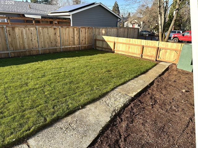 6804 Se CARLTON St, Portland, OR 97206