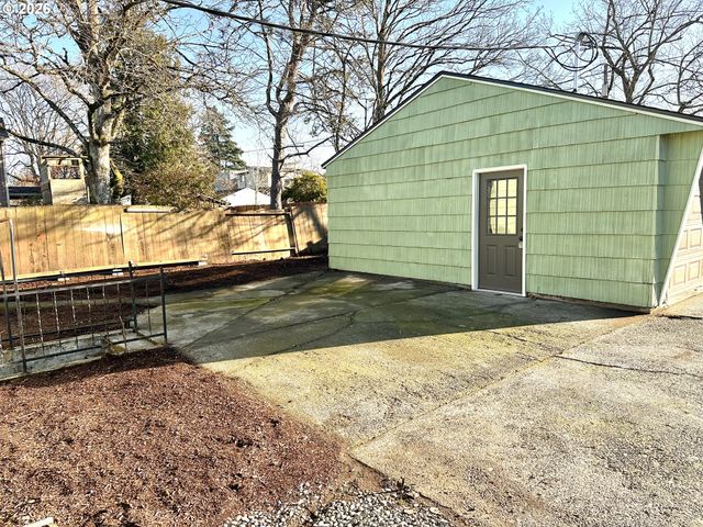 6804 Se CARLTON St, Portland, OR 97206