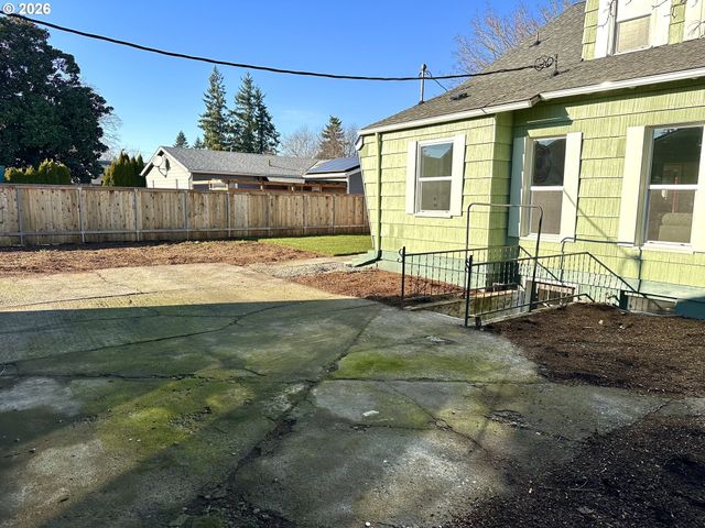 6804 Se CARLTON St, Portland, OR 97206