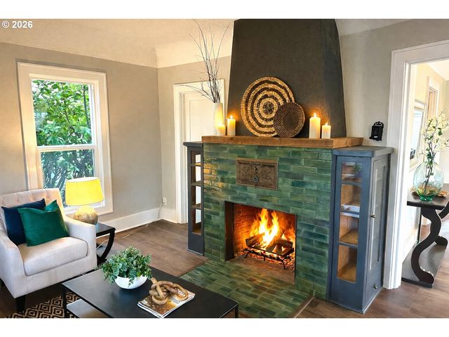 6804 Se CARLTON St, Portland, OR 97206