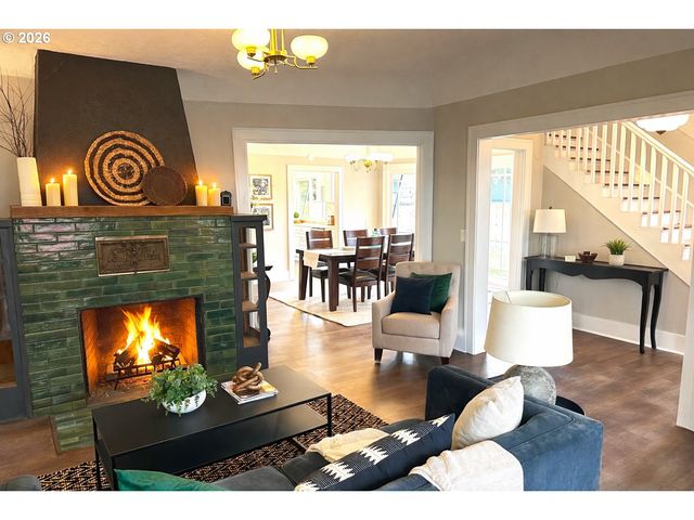 6804 Se CARLTON St, Portland, OR 97206