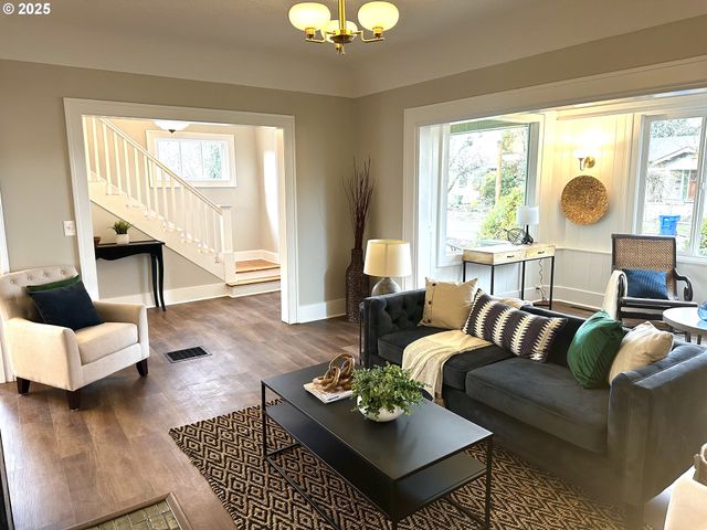 6804 Se CARLTON St, Portland, OR 97206