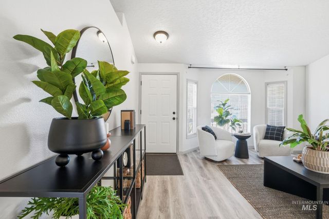 807 S Bonneville, Nampa, ID 83686