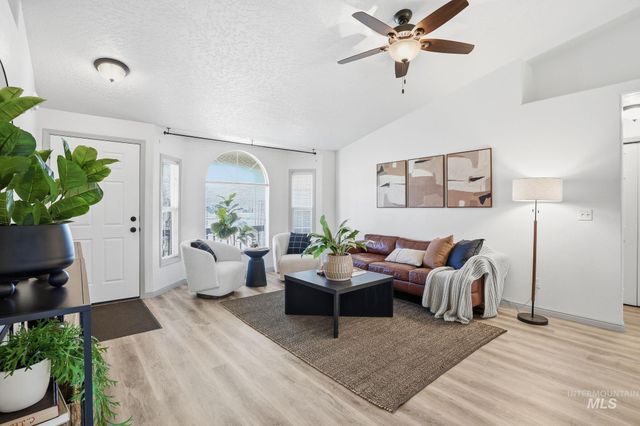 807 S Bonneville, Nampa, ID 83686