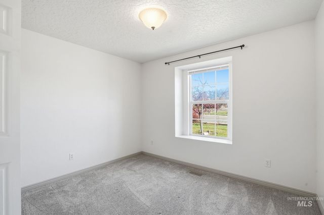 807 S Bonneville, Nampa, ID 83686