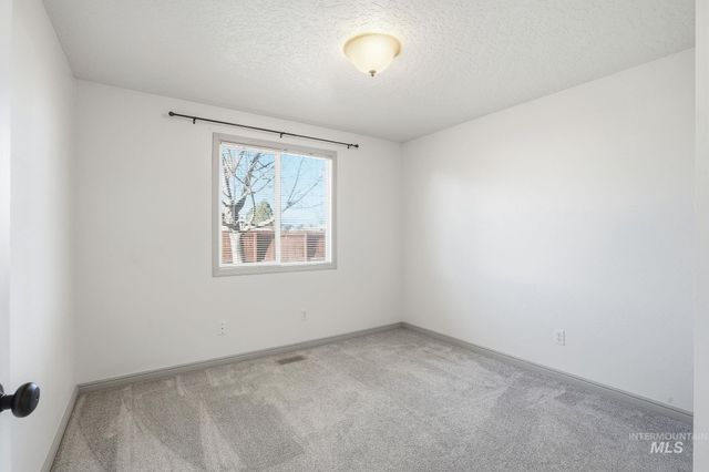 807 S Bonneville, Nampa, ID 83686