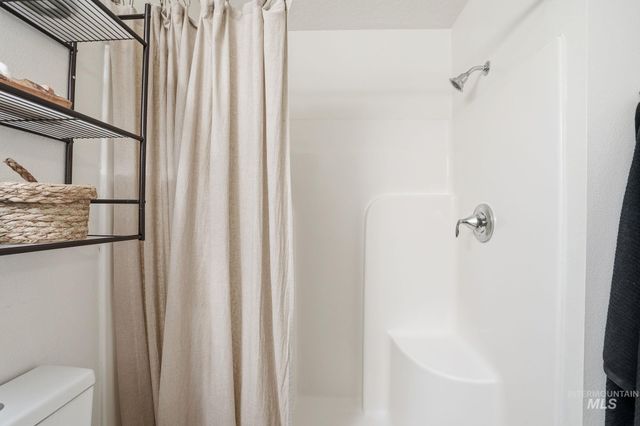 807 S Bonneville, Nampa, ID 83686