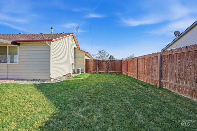 807 S Bonneville, Nampa, ID 83686
