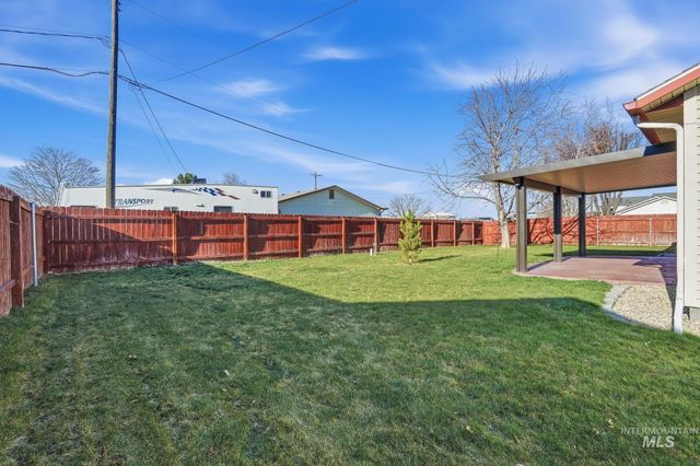 807 S Bonneville, Nampa, ID 83686