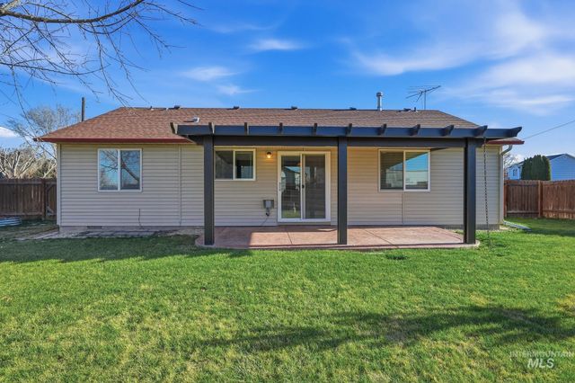 807 S Bonneville, Nampa, ID 83686
