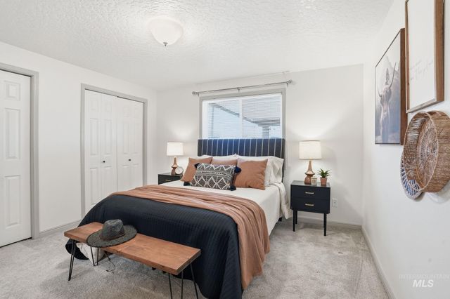 807 S Bonneville, Nampa, ID 83686