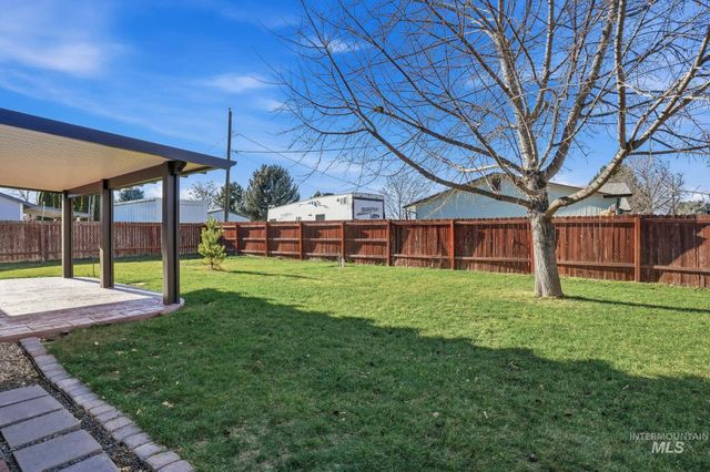 807 S Bonneville, Nampa, ID 83686