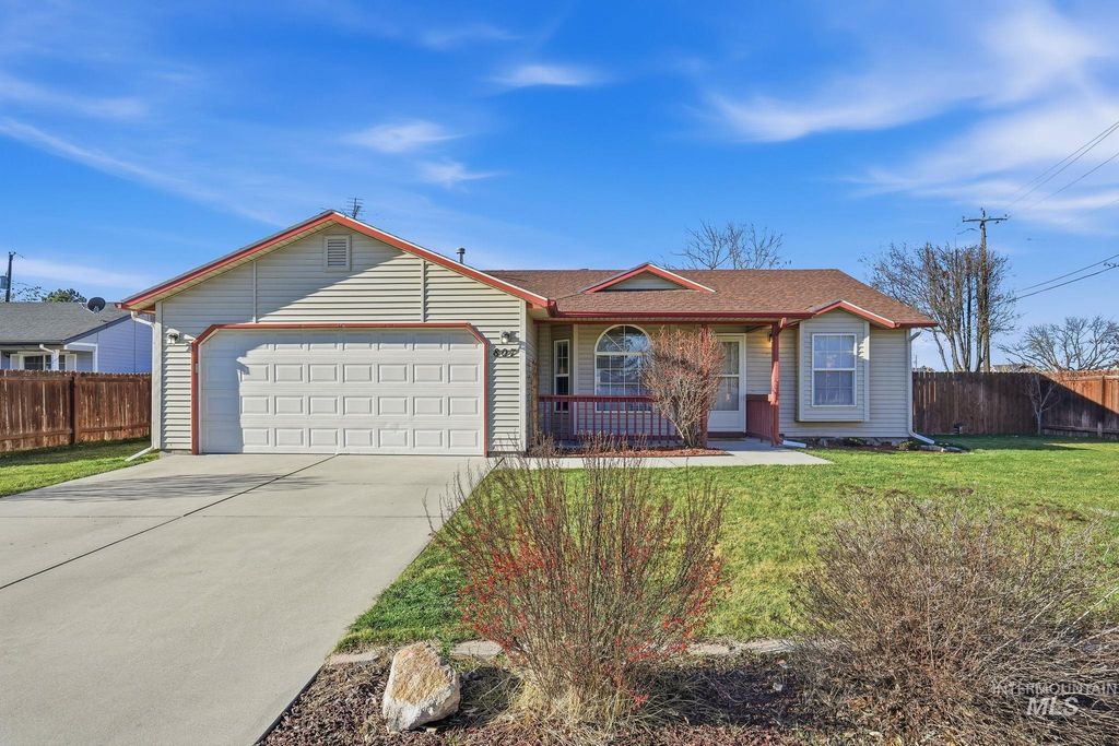 807 S Bonneville, Nampa, ID 83686