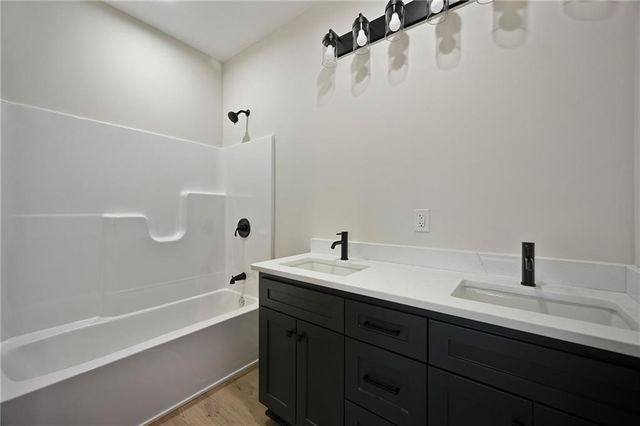 704 Colony Avenue, East Lynne, MO 64743