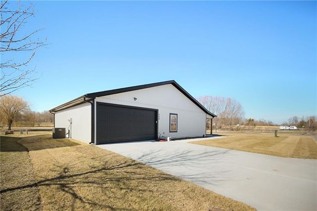 704 Colony Avenue, East Lynne, MO 64743