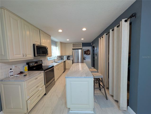 4107 HUDSON WAY, Tampa, FL 33618