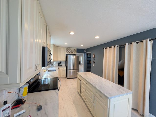 4107 HUDSON WAY, Tampa, FL 33618