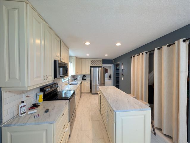 4107 HUDSON WAY, Tampa, FL 33618