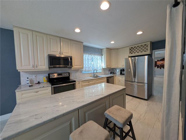 4107 HUDSON WAY, Tampa, FL 33618