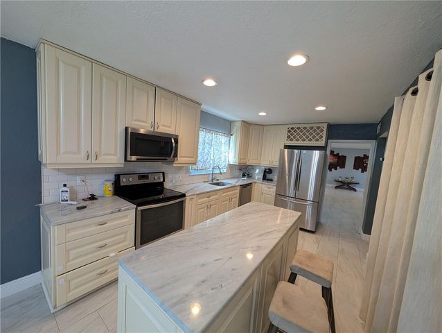 4107 HUDSON WAY, Tampa, FL 33618