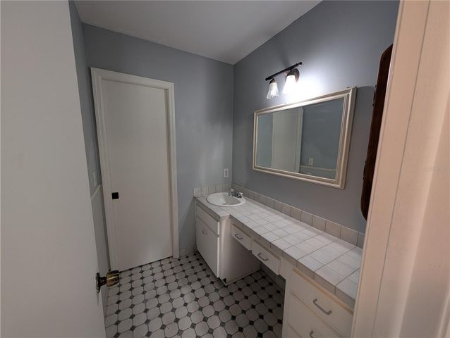 4107 HUDSON WAY, Tampa, FL 33618
