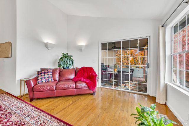 14 Clement Ct, Napa, CA 94558