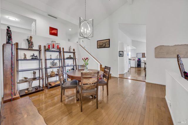 14 Clement Ct, Napa, CA 94558