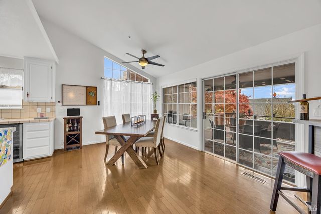 14 Clement Ct, Napa, CA 94558