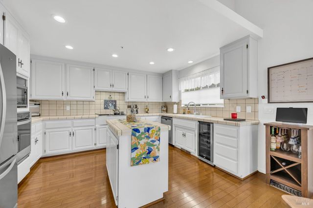 14 Clement Ct, Napa, CA 94558