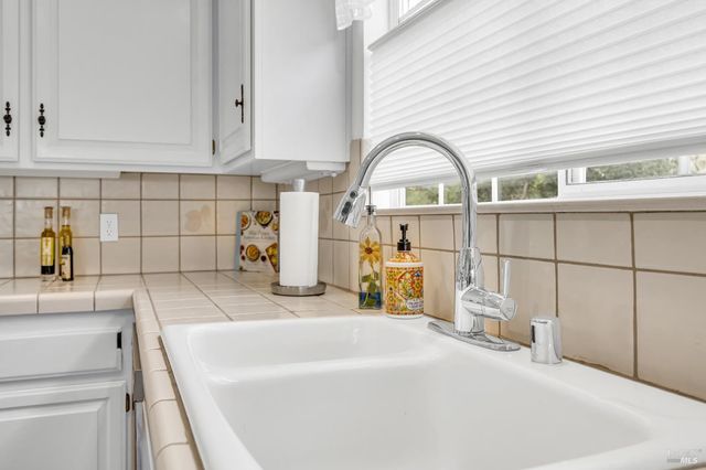 14 Clement Ct, Napa, CA 94558