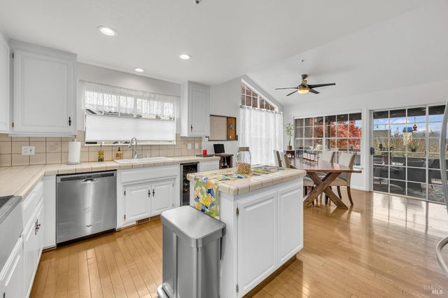 14 Clement Ct, Napa, CA 94558