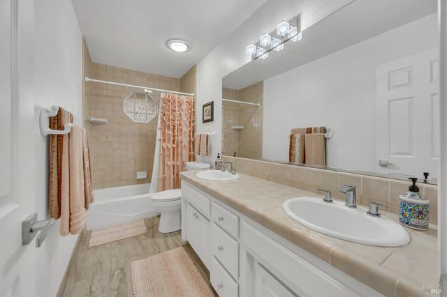 14 Clement Ct, Napa, CA 94558